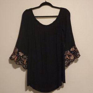 FOREVER 21 TUNIC FLORAL EMBROIDED SLEEVE